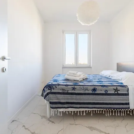 Apartment White And Grey *