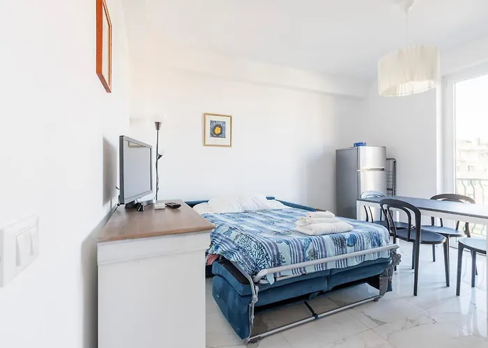 아파트 White And Grey 레반토