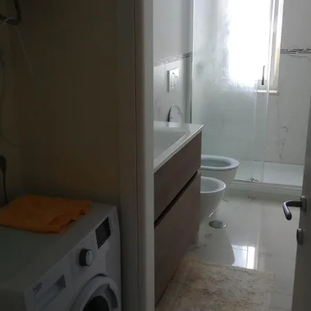 White And Grey 莱万托