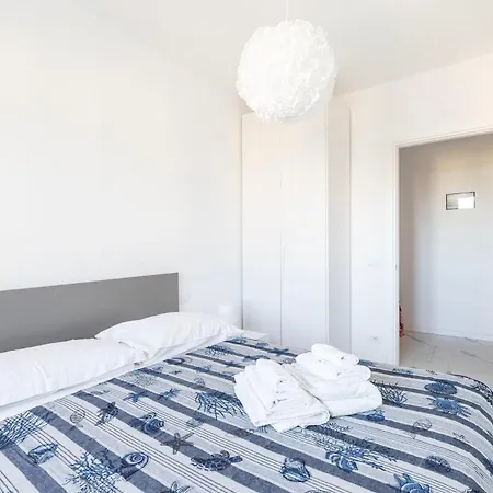 White And Grey 莱万托