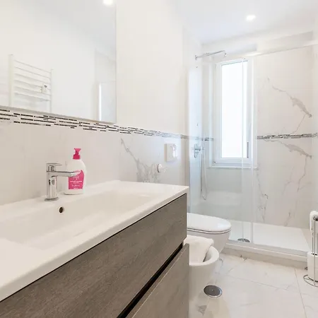 Appartement White And Grey