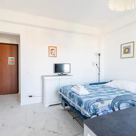Appartement White And Grey