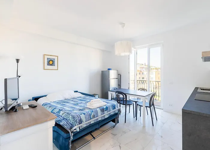 Apartmán White And Grey