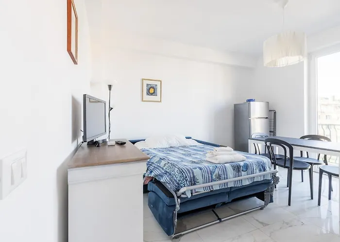 White And Grey Διαμέρισμα Λεβάντο